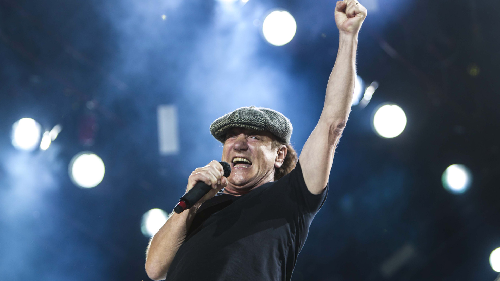 AC/DC: stop al tour, Brian Johnson rischia la perdita dell’udito