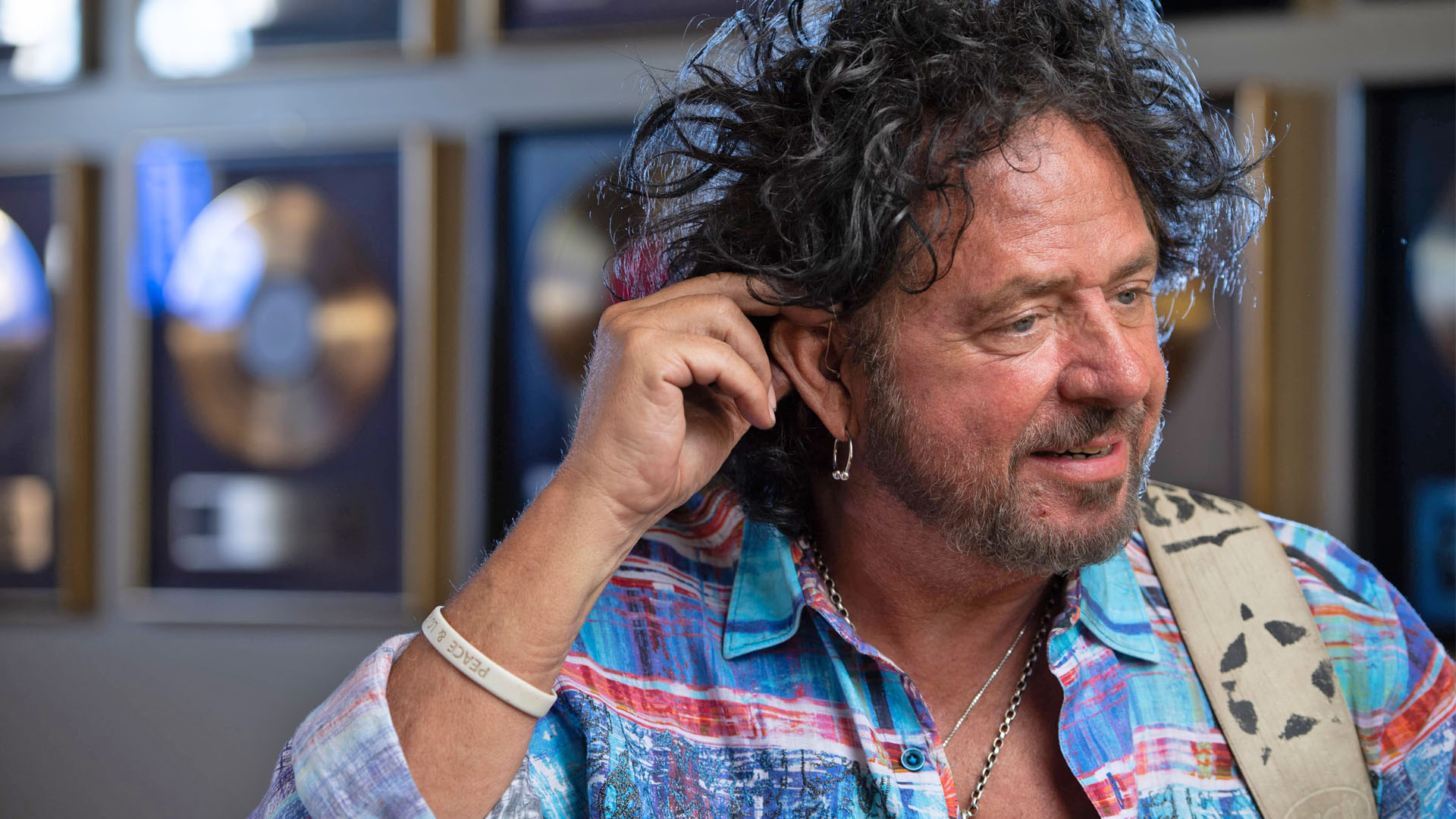 Steve Lukather dei Toto svela la sua sfida con la sordità